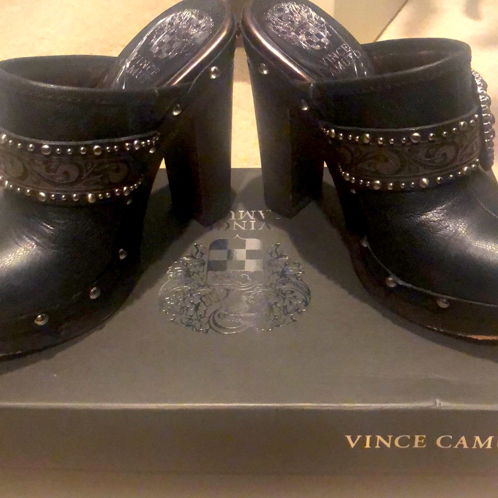 Gorgeous Vince Camuto Vintage Tumbled Clogs!